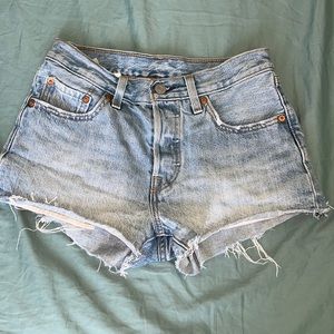 LEVI 501 original high rise women’s shorts